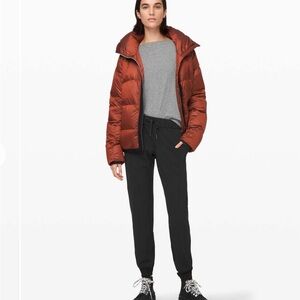 Lululemon On the Fly Jogger 28”
*Luxtreme | Black | Size 2 Mid rise